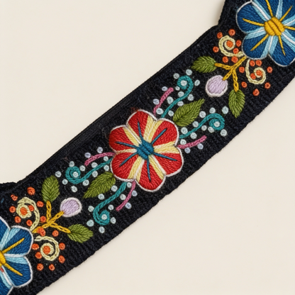 Embroidered headband black